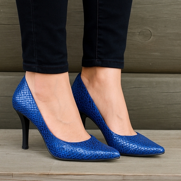 Christian Siriano Snake Embossed Vegan Leather, Pointy Toe, Comfort Pumps 7M - Picture 1 of 16
